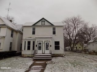 38-40 W Dexter, Freeport, IL 61032