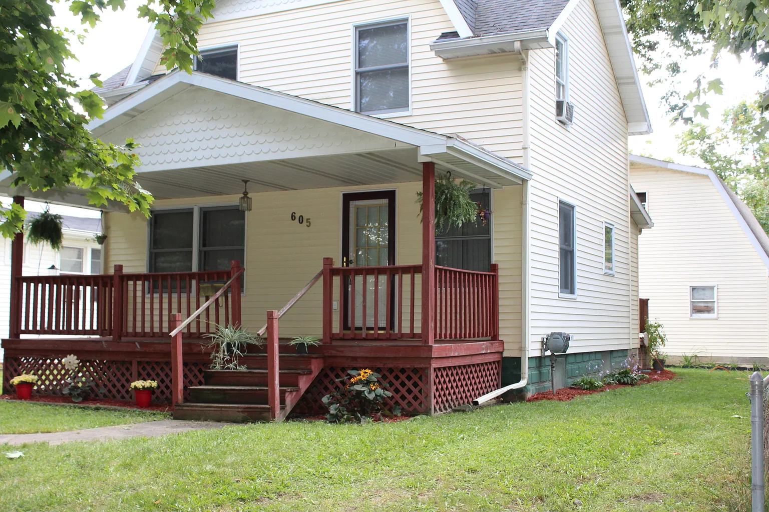 605 Fletcher St photo 1