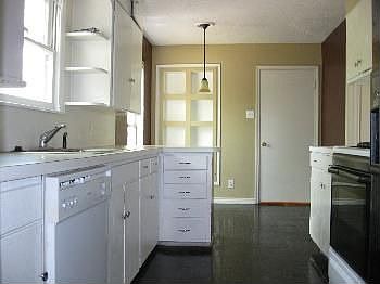 3rd image of 804 Greenwood Dr
