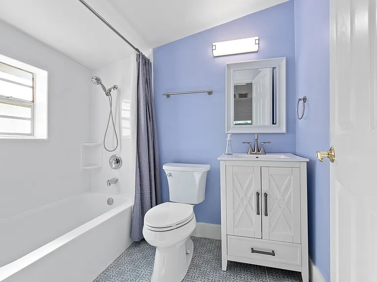 348 Charlotte St — Photo 12