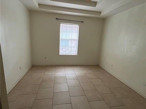 5th image of 909 E Daffodil APT D