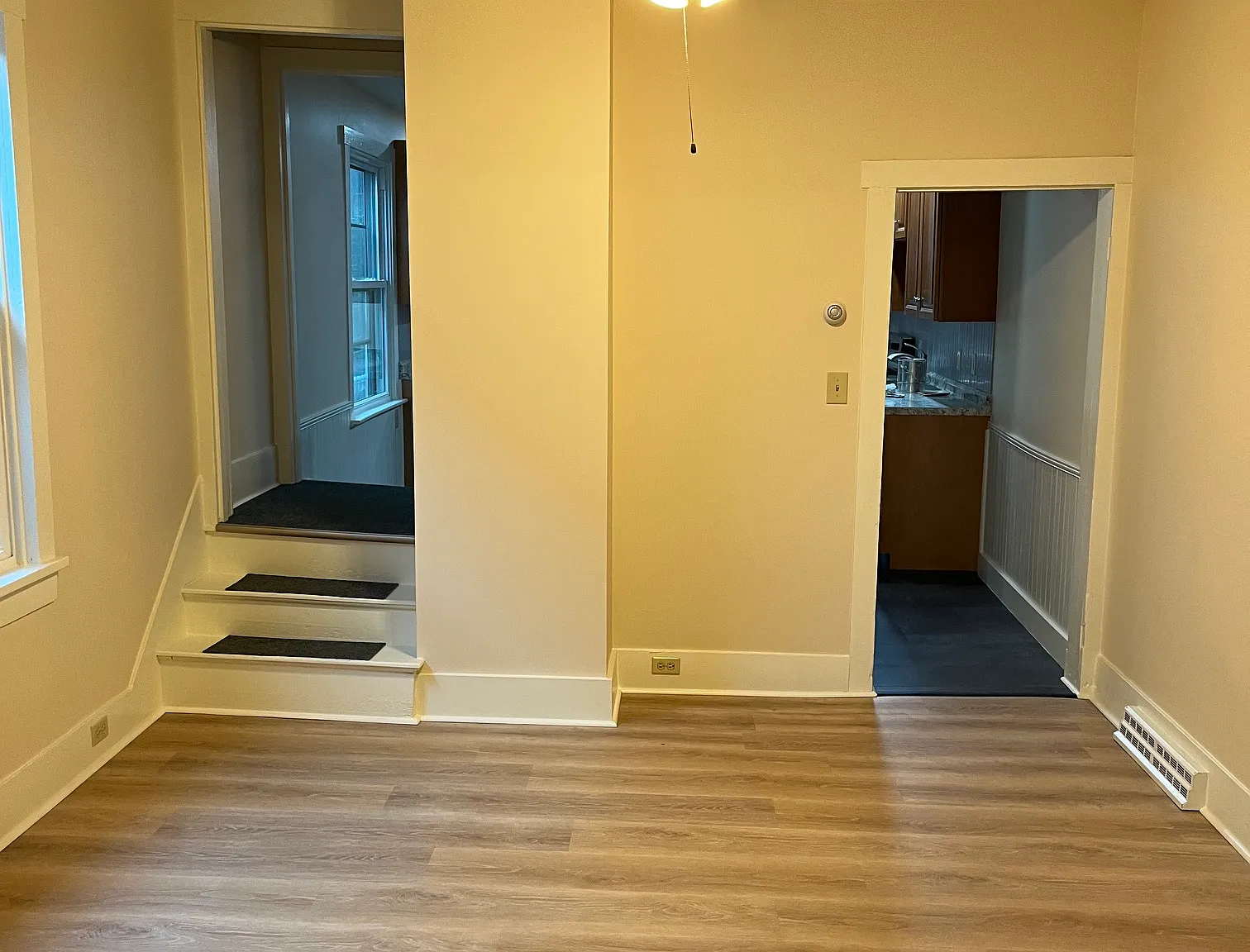 3 bed, 1.5 bath, 1250 sqft, $1,050 — Photo 3