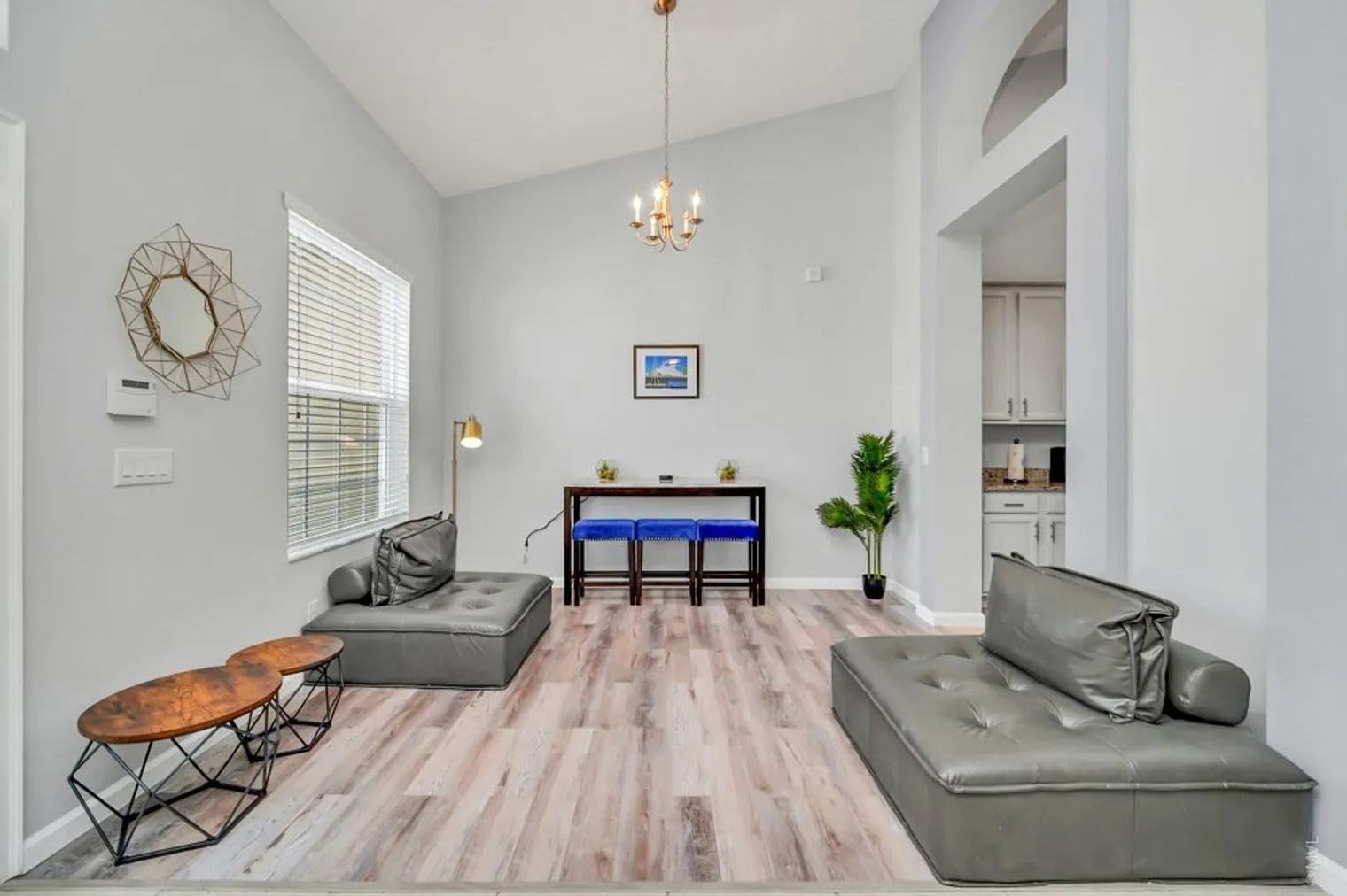 4 bed, 3.0 bath, 2174 sqft, $5,555 — Photo 3