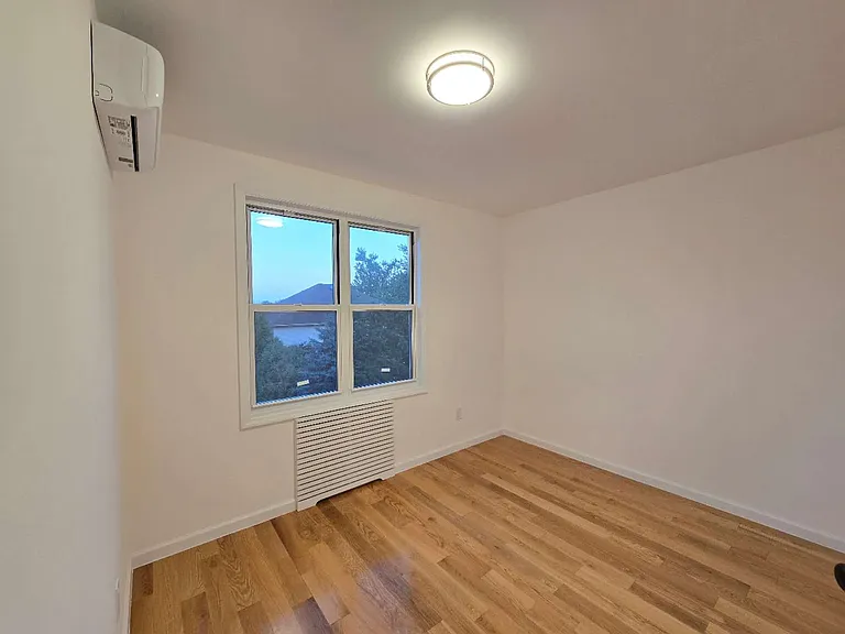 12 Grimsby St #2A — Photo 14