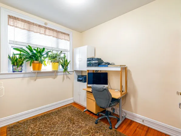 895 Summit Avenue image 22 of 22