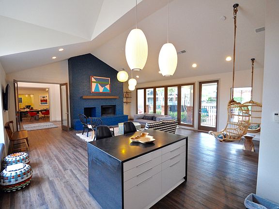 4th image of 7440 La Vista Dr #177