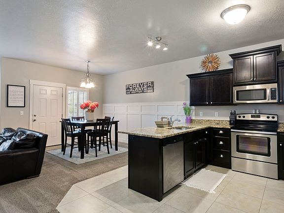 5th image of 186 E Segovia Ln