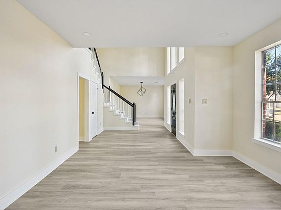 5th image of 7911 Millbrook Drive