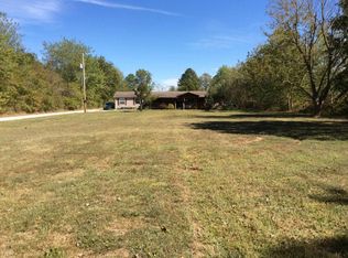 12590 N Liebengood Ln, Mount Vernon, IL 62864