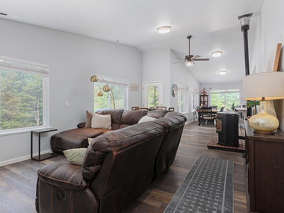 5th image of 277 SE 130th Dr
