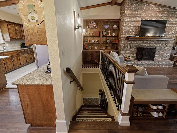 5th image of 208 Navasota Dr