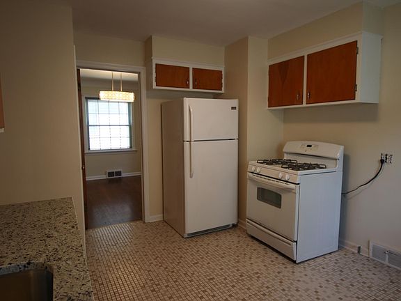 4th image of 14609 Clifton Blvd #1