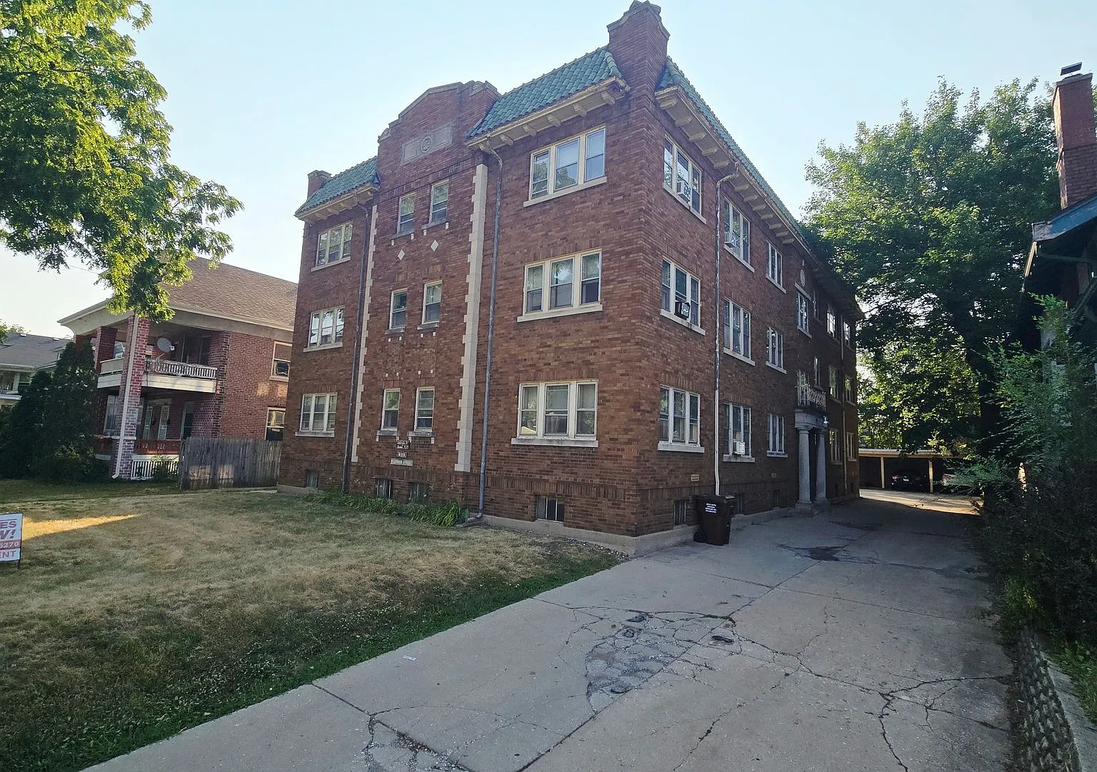 939 N Church St — Photo 1