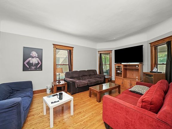 5th image of 711 Campbell St