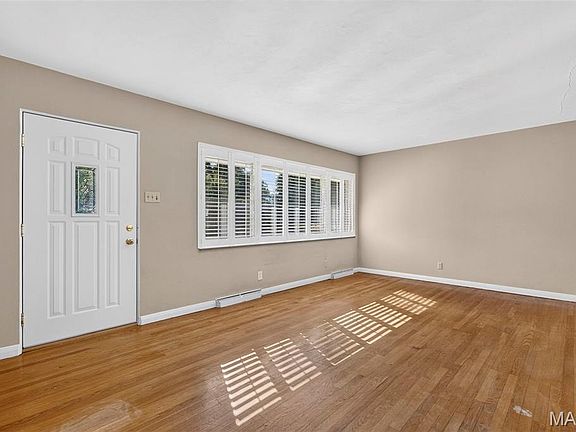 4th image of 8848 Red Oak Dr