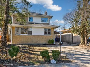 617 Hibbard Rd, Wilmette, IL 60091