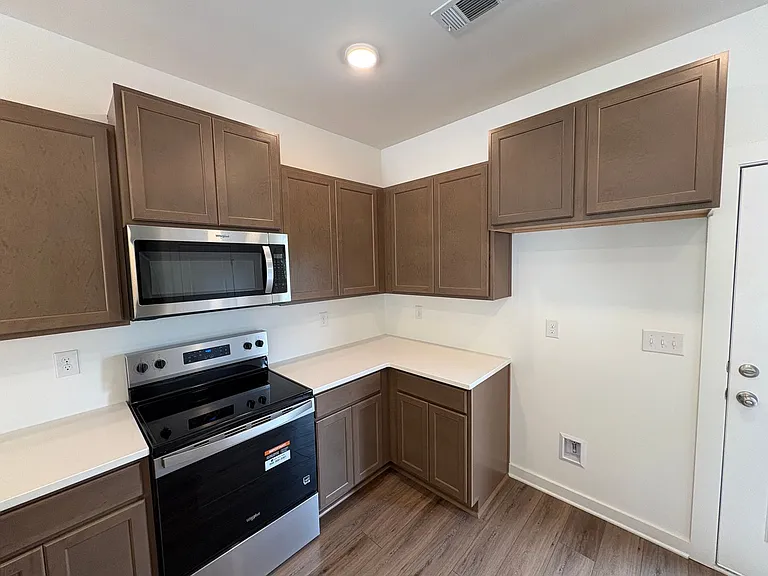 15 Stevens Cove Dr — Photo 8