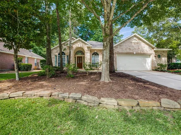 39 E Hobbit Glen Dr, Conroe, TX 77384