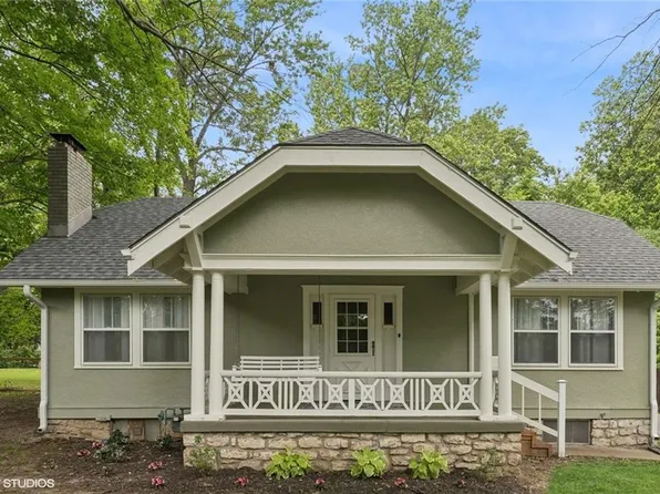 6012 Barrymore Dr, Kansas City, MO 64134