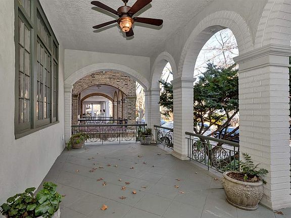 3rd image of 83 Gifford Ave