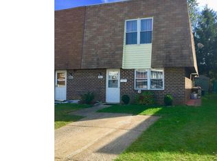 9917 Wingtip Rd, Philadelphia, PA 19115