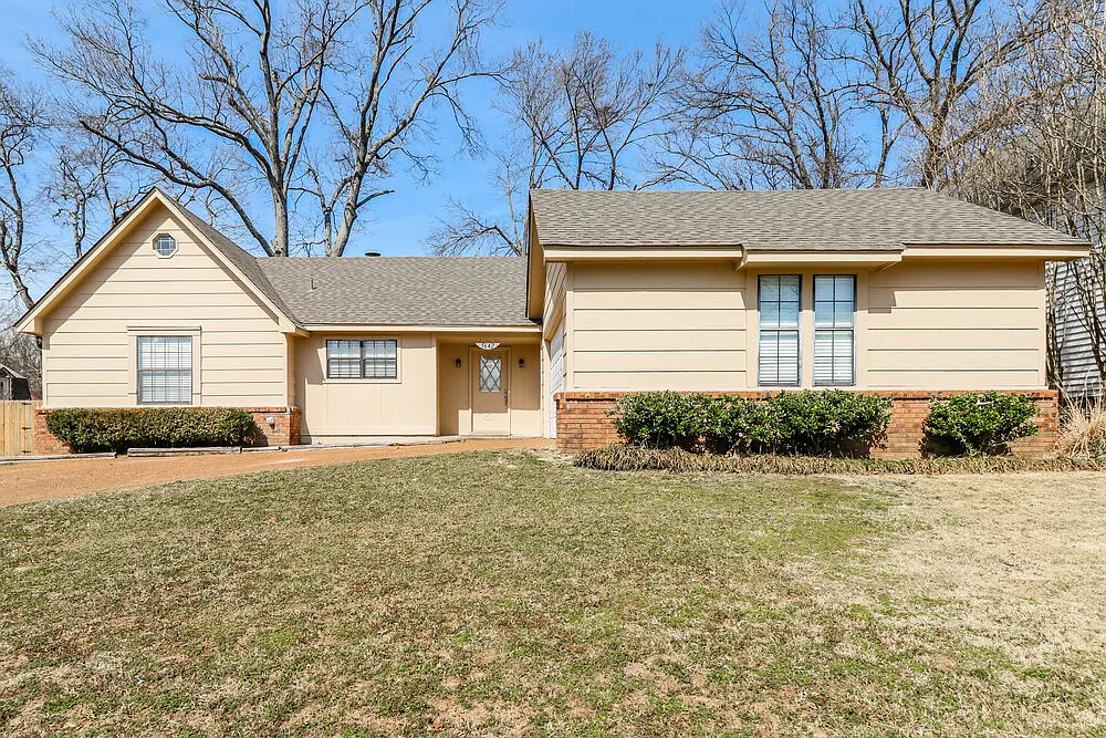 3 bed, 2.0 bath, 1394 sqft, $1,640 — Photo 1