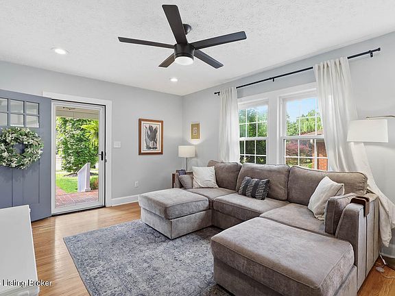 5th image of 2385 Clarendon Ave
