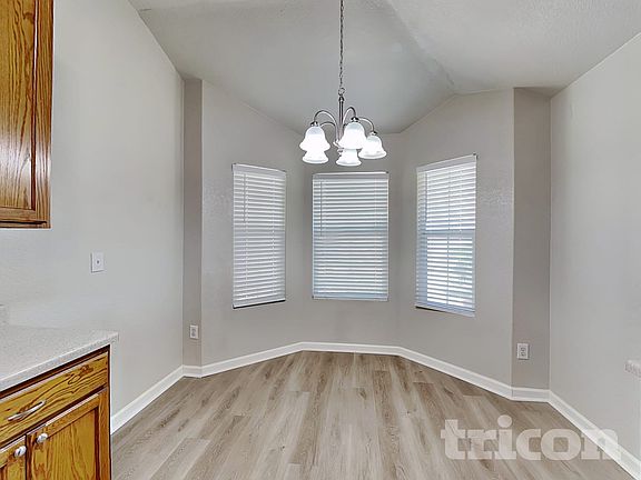 4th image of 9822 Vandenberg Way
