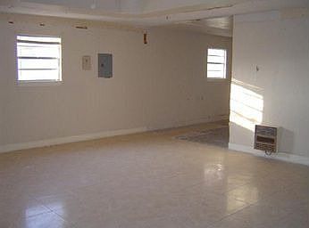 3rd image of 1015 E Sunshine Dr
