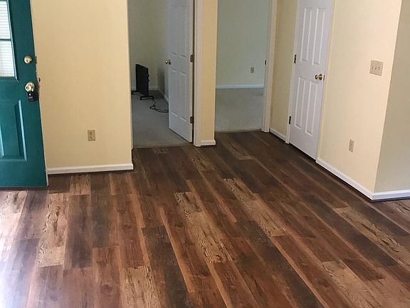 4th image of 372 Castle Frk APT B