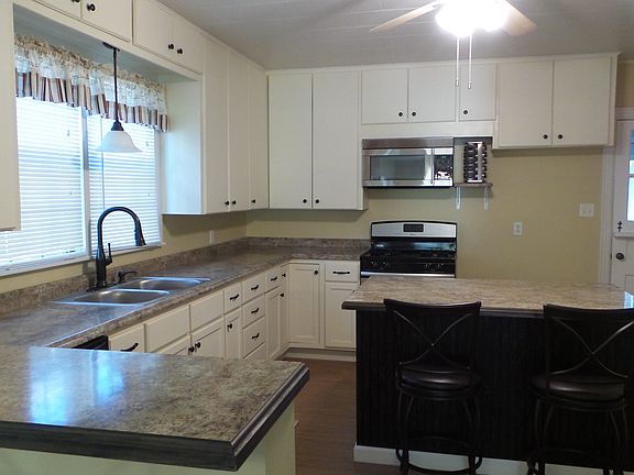 4th image of 302 N 12th St