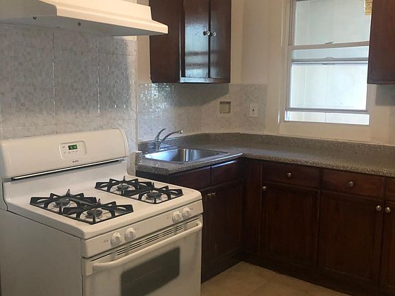 4th image of 44 Groshon Ave #1
