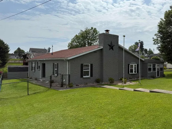 28 Fairway Ln, Fairmont, WV 26554