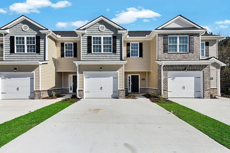 3 bed, 2.5 bath, 1507 sqft, $1,900 — Photo 3