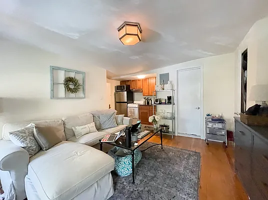 Rented by Kahen Properties | media 14