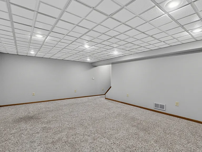 1110 Rose Dr — Photo 29