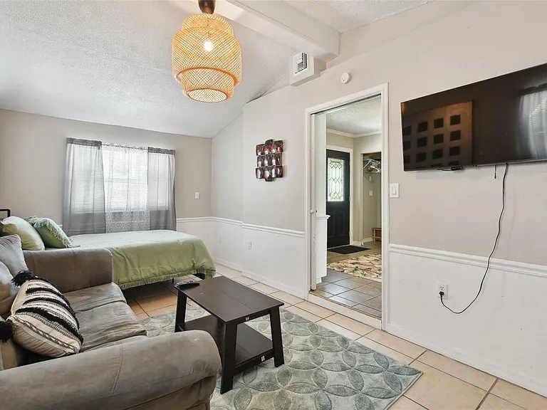 4818 Holiday Dr — Photo 15