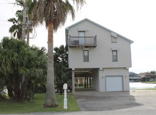 503 Paradise Dr, Tiki Island, TX 77554