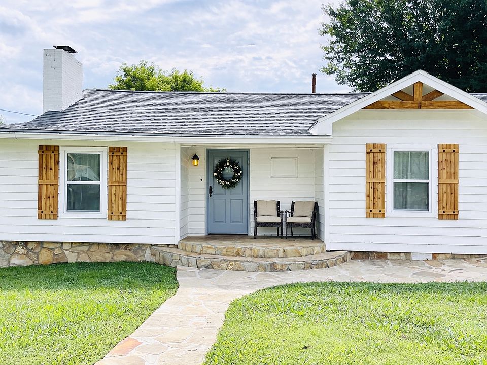 1st image of 686 Ada St