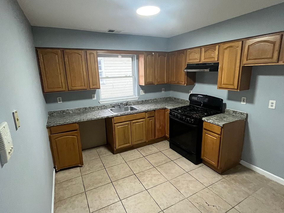 1st image of 819 S 16th St Floor 2
