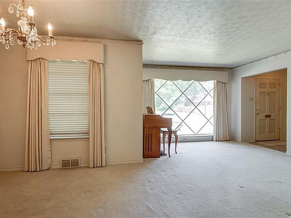 4th image of 2311 Pinebluff Dr