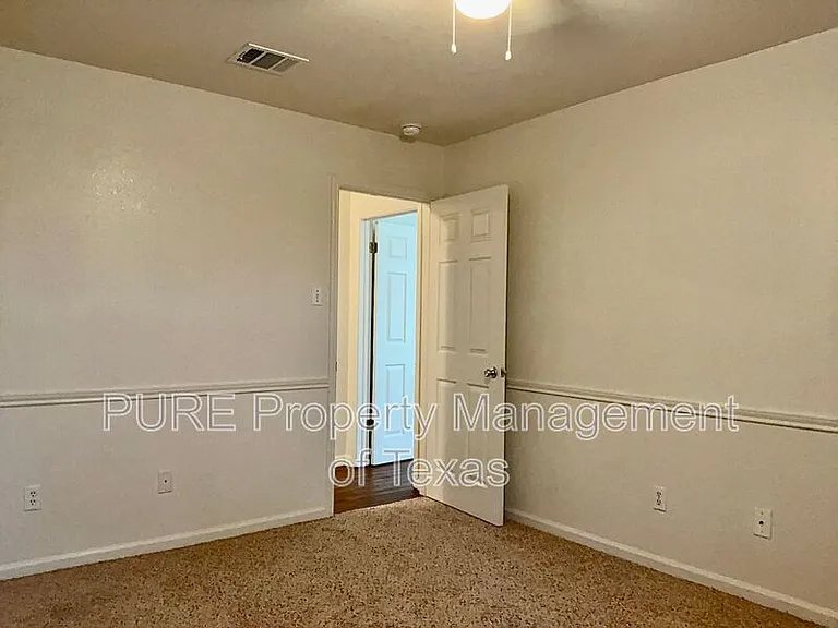 1102 Leah Ln — Photo 16