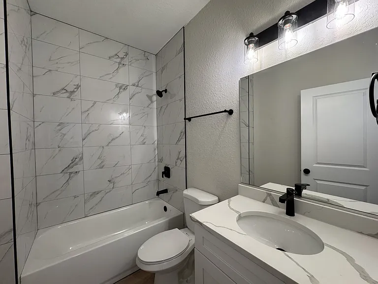 2020 Dorion St — Photo 14