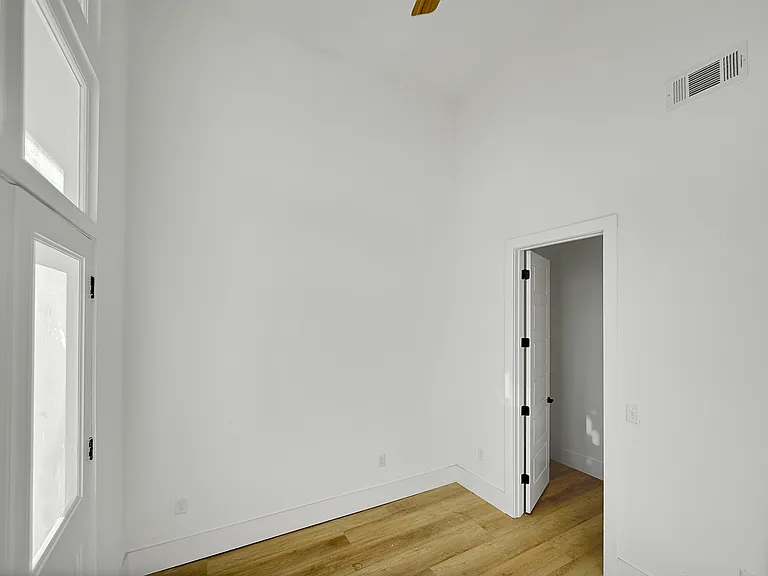 Holy Cross Apartments — Photo 36
