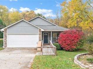 103 Village St, Clyde, NC 28721