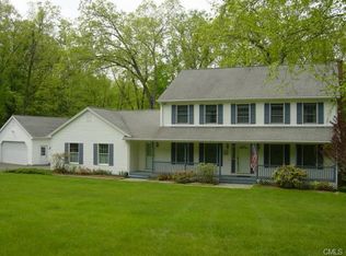 6 Murphys Ln, Brookfield, CT 06804