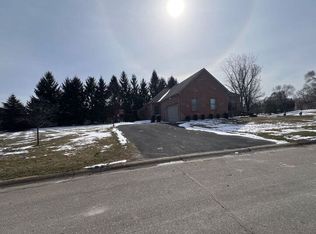 2940 Dana Pointe Dr #16, Pinckney, MI 48169