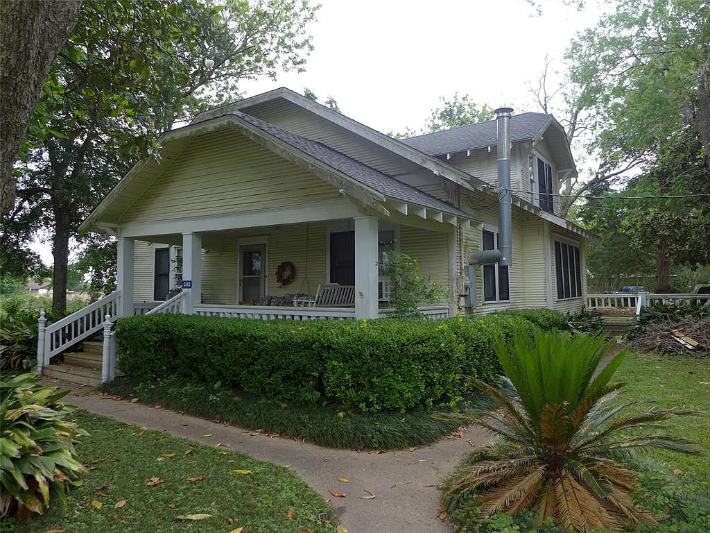 303 S 1st St, Wallis, TX 77485 Zillow