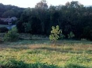 2750 Imperial Crest Ln, Hellertown, PA 18055