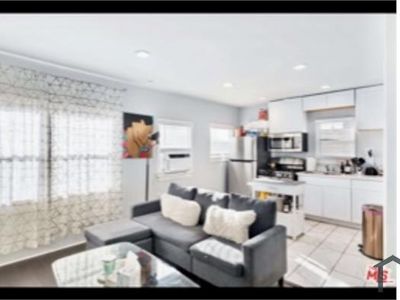 139 W 48th St, Los Angeles, CA, 90037